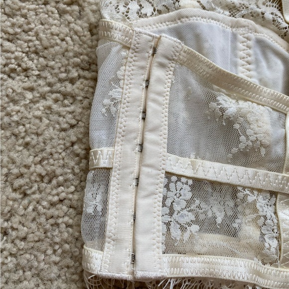 Free People NWT Lace Bustier Intimate Bralette Ivory Layer in Lace Size XS - Picture 5 of 9